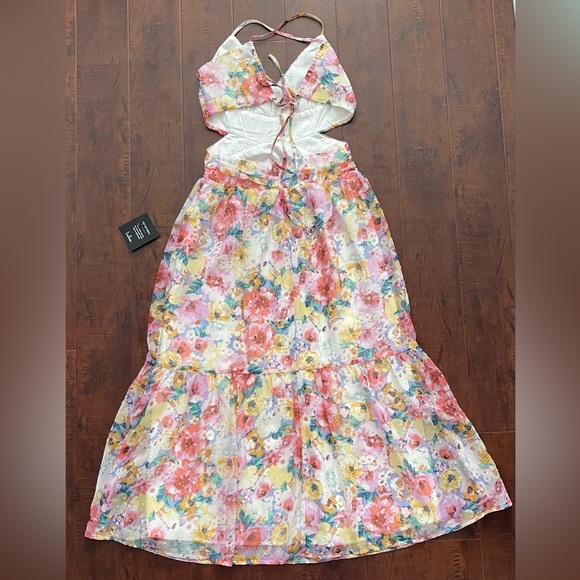 NWT!! Lulus flowery cut out maxi dress… Size Small - Picture 2 of 2